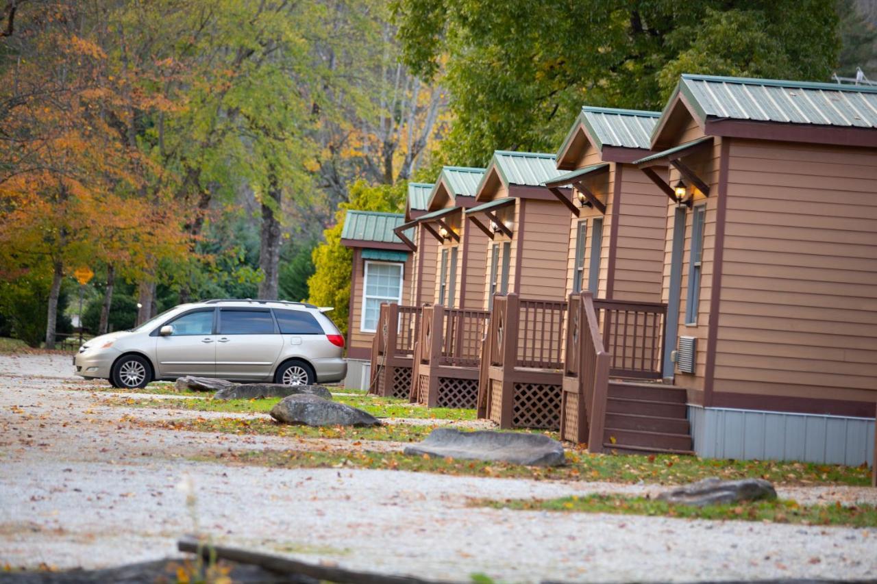 Qualla Cabins And Motel Cherokee Near Casino Whittier Bagian luar foto