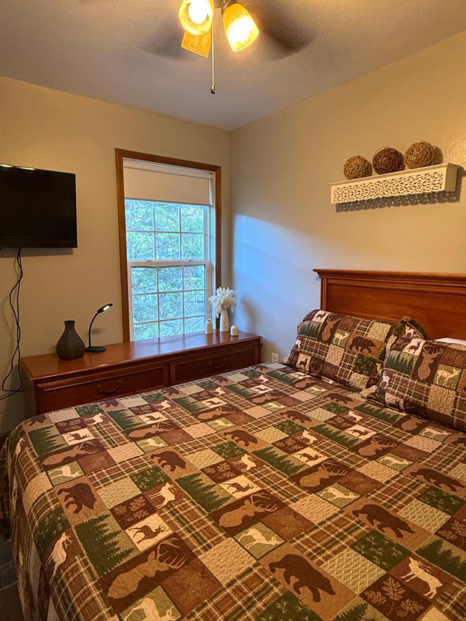 Qualla Cabins And Motel Cherokee Near Casino Whittier Bagian luar foto