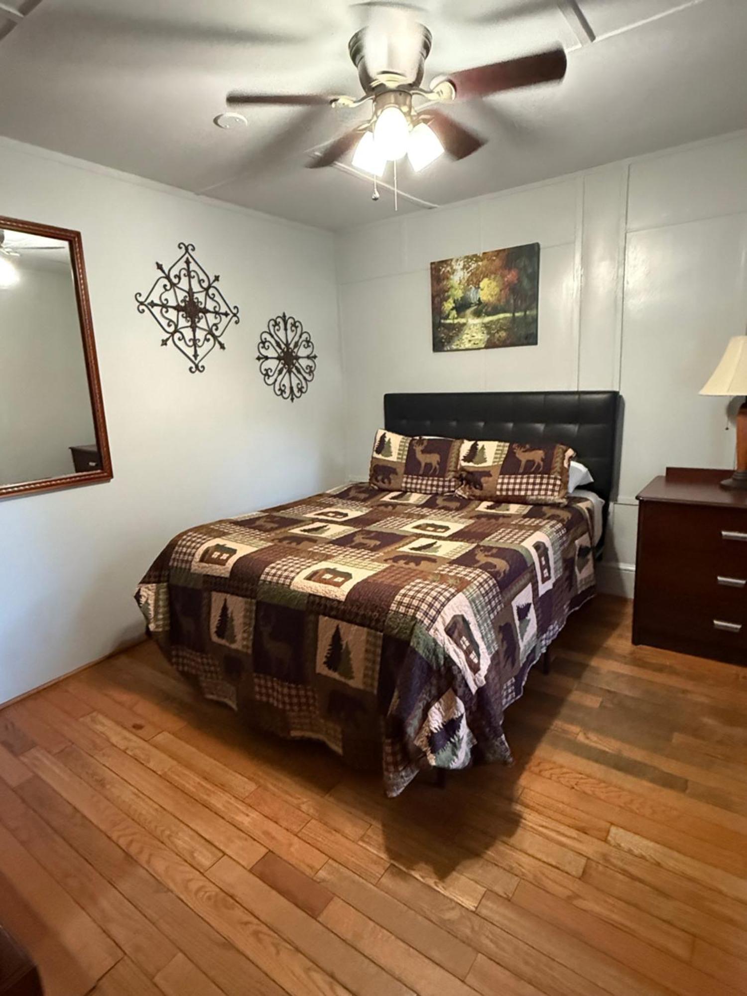 Qualla Cabins And Motel Cherokee Near Casino Whittier Bagian luar foto