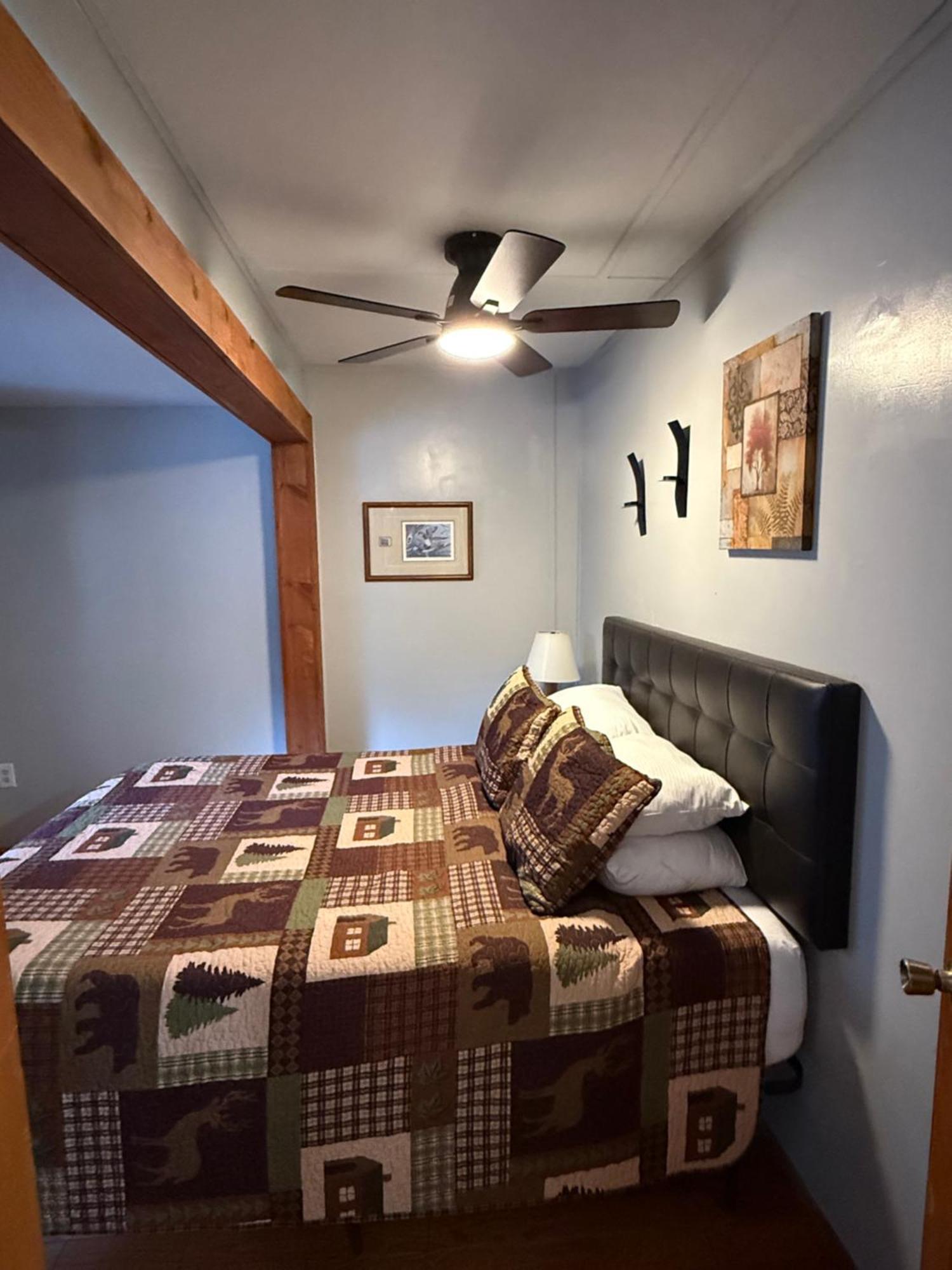 Qualla Cabins And Motel Cherokee Near Casino Whittier Bagian luar foto