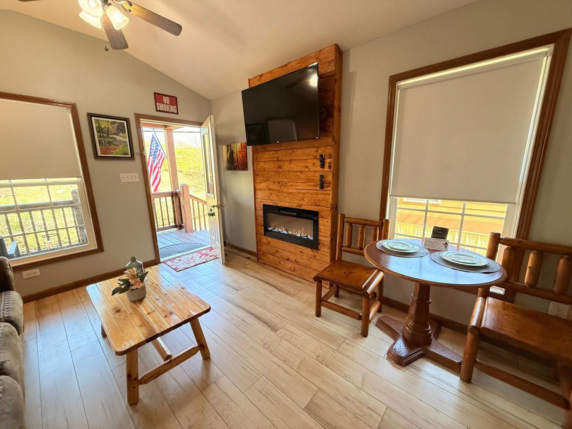 Qualla Cabins And Motel Cherokee Near Casino Whittier Bagian luar foto
