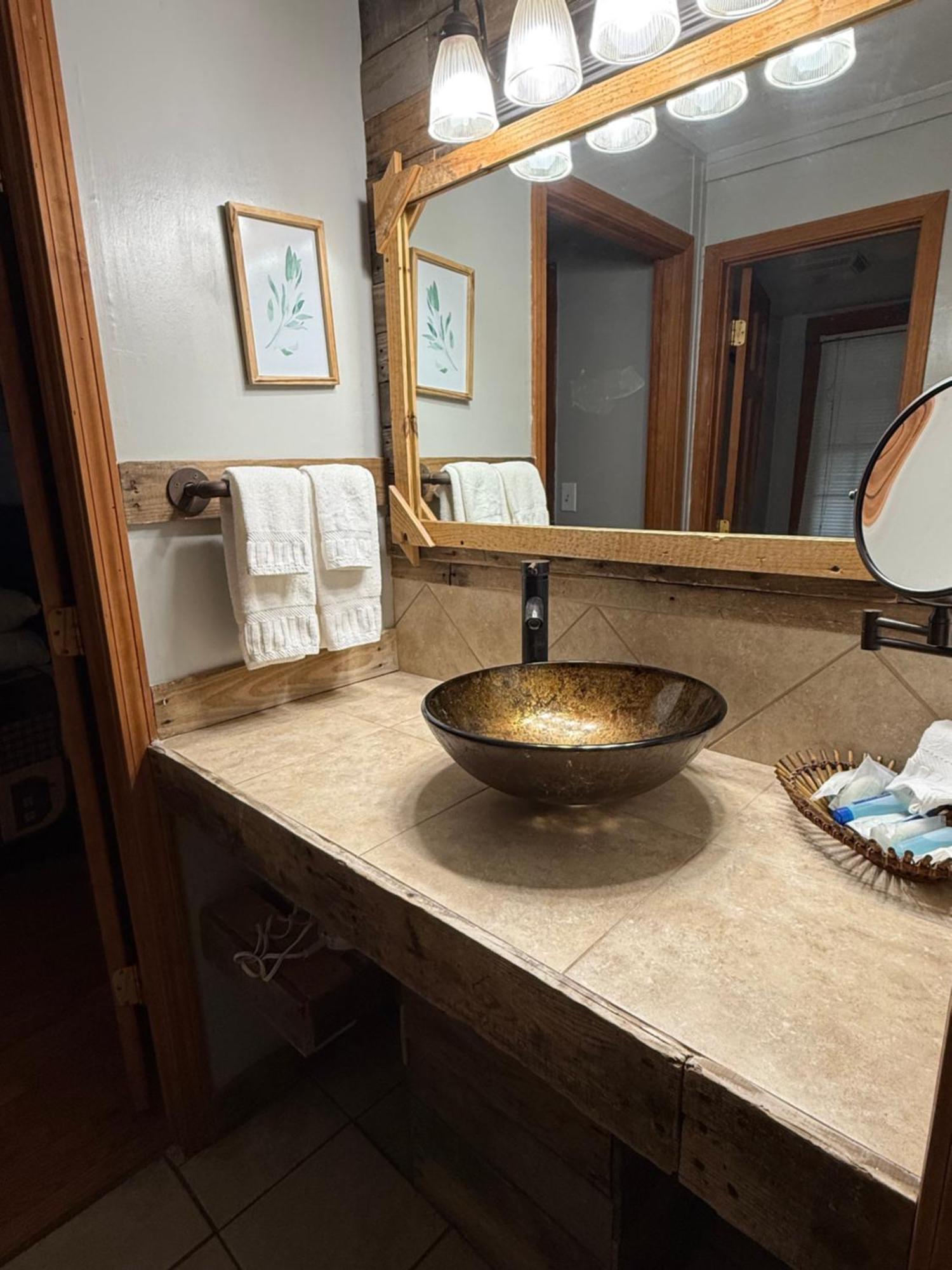 Qualla Cabins And Motel Cherokee Near Casino Whittier Bagian luar foto