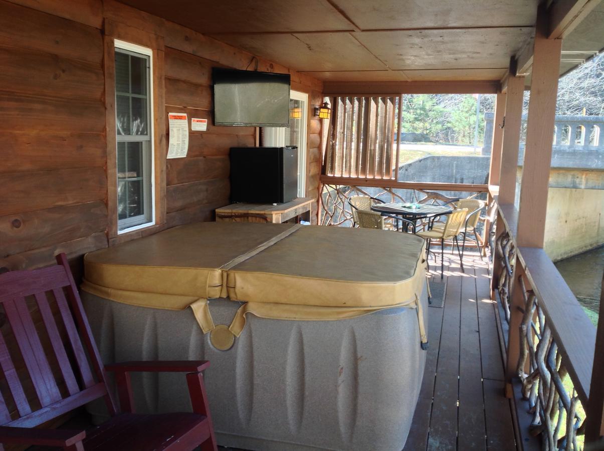 Qualla Cabins And Motel Cherokee Near Casino Whittier Bagian luar foto