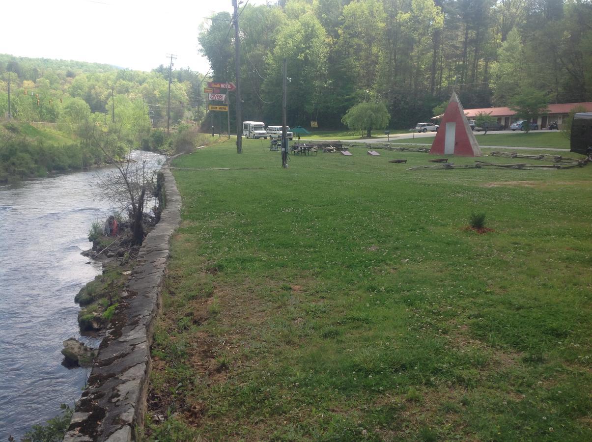 Qualla Cabins And Motel Cherokee Near Casino Whittier Bagian luar foto