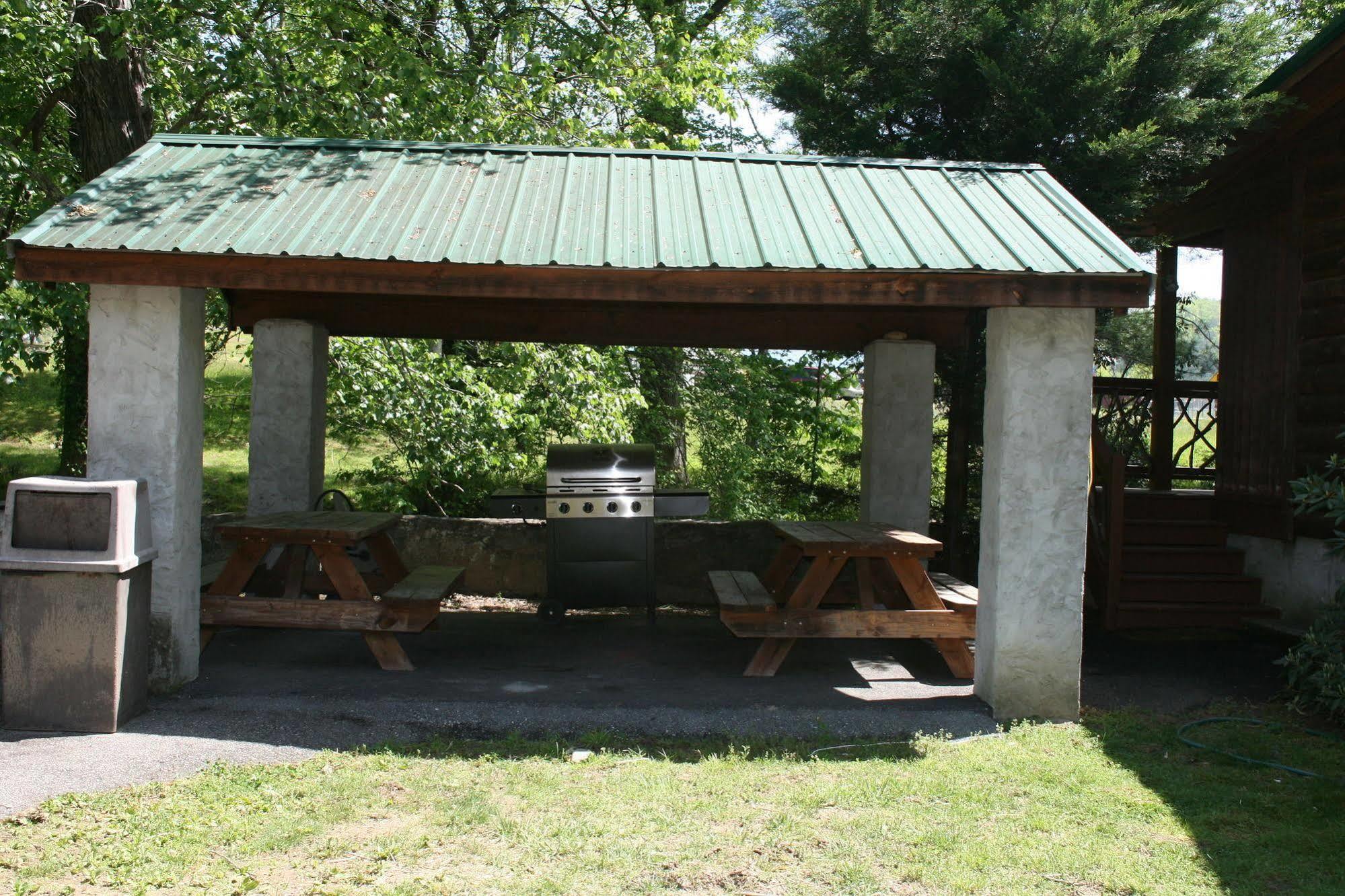 Qualla Cabins And Motel Cherokee Near Casino Whittier Bagian luar foto