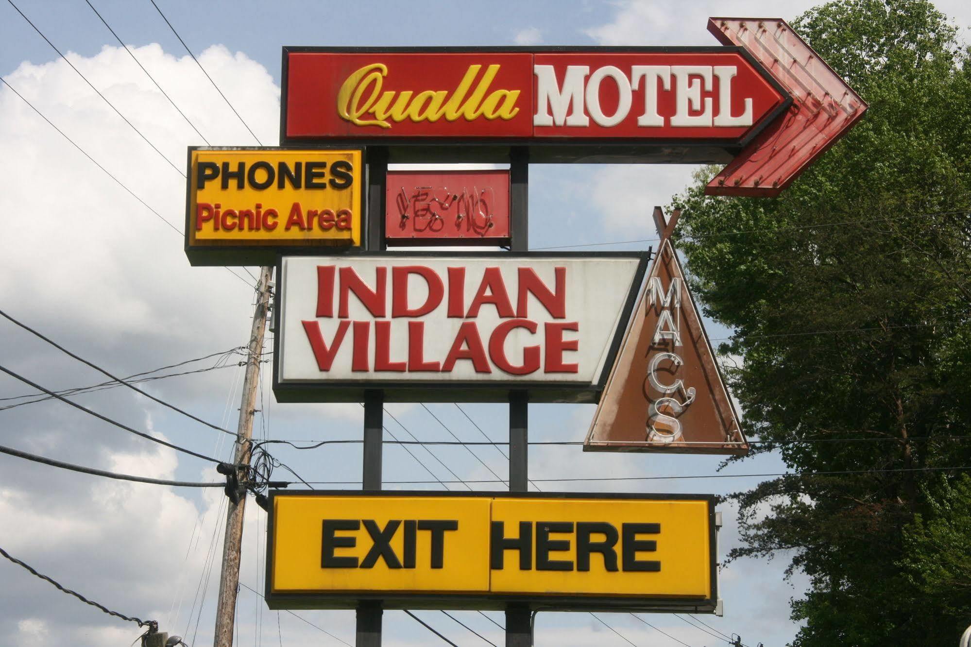 Qualla Cabins And Motel Cherokee Near Casino Whittier Bagian luar foto