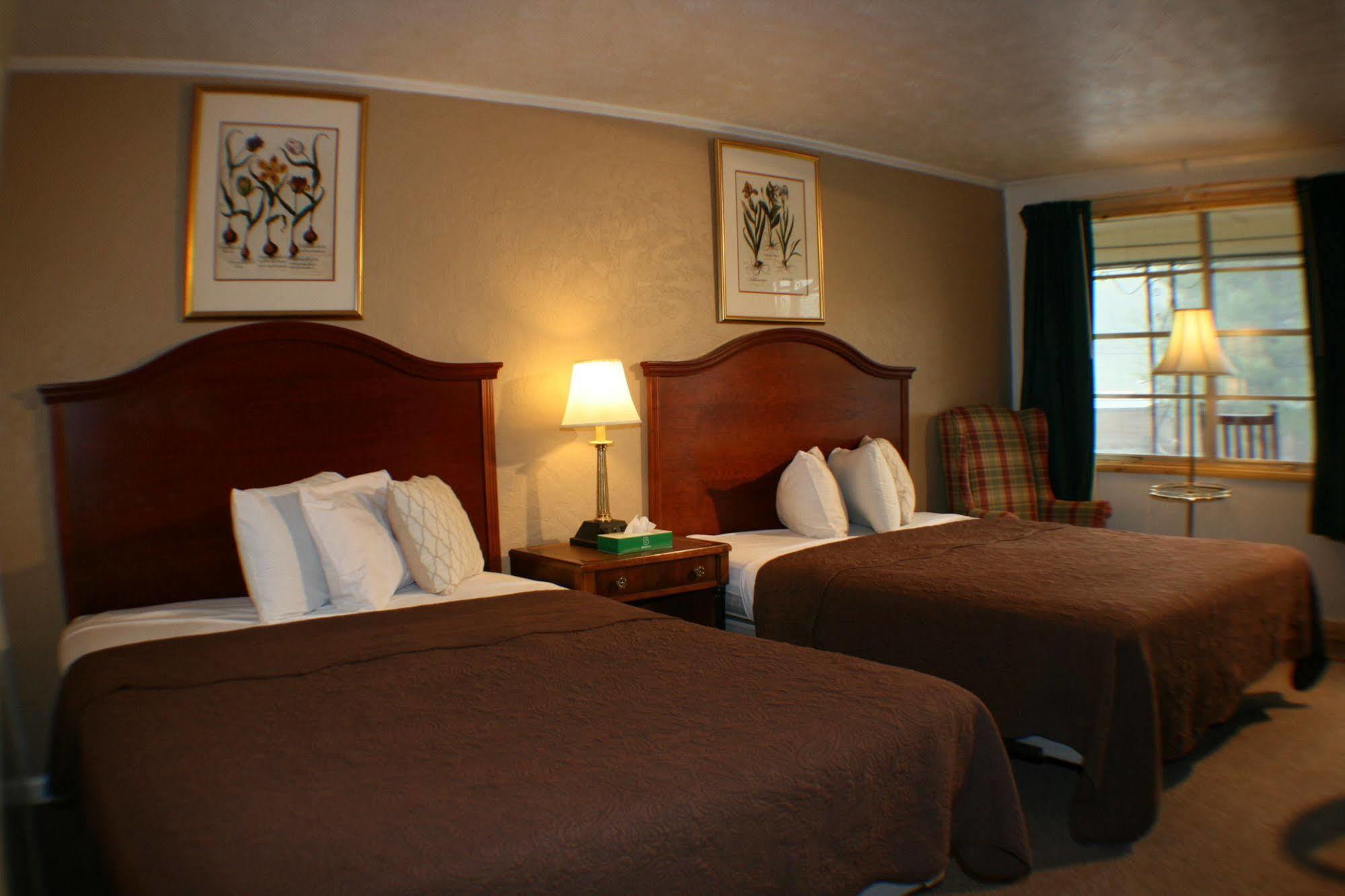 Qualla Cabins And Motel Cherokee Near Casino Whittier Bagian luar foto